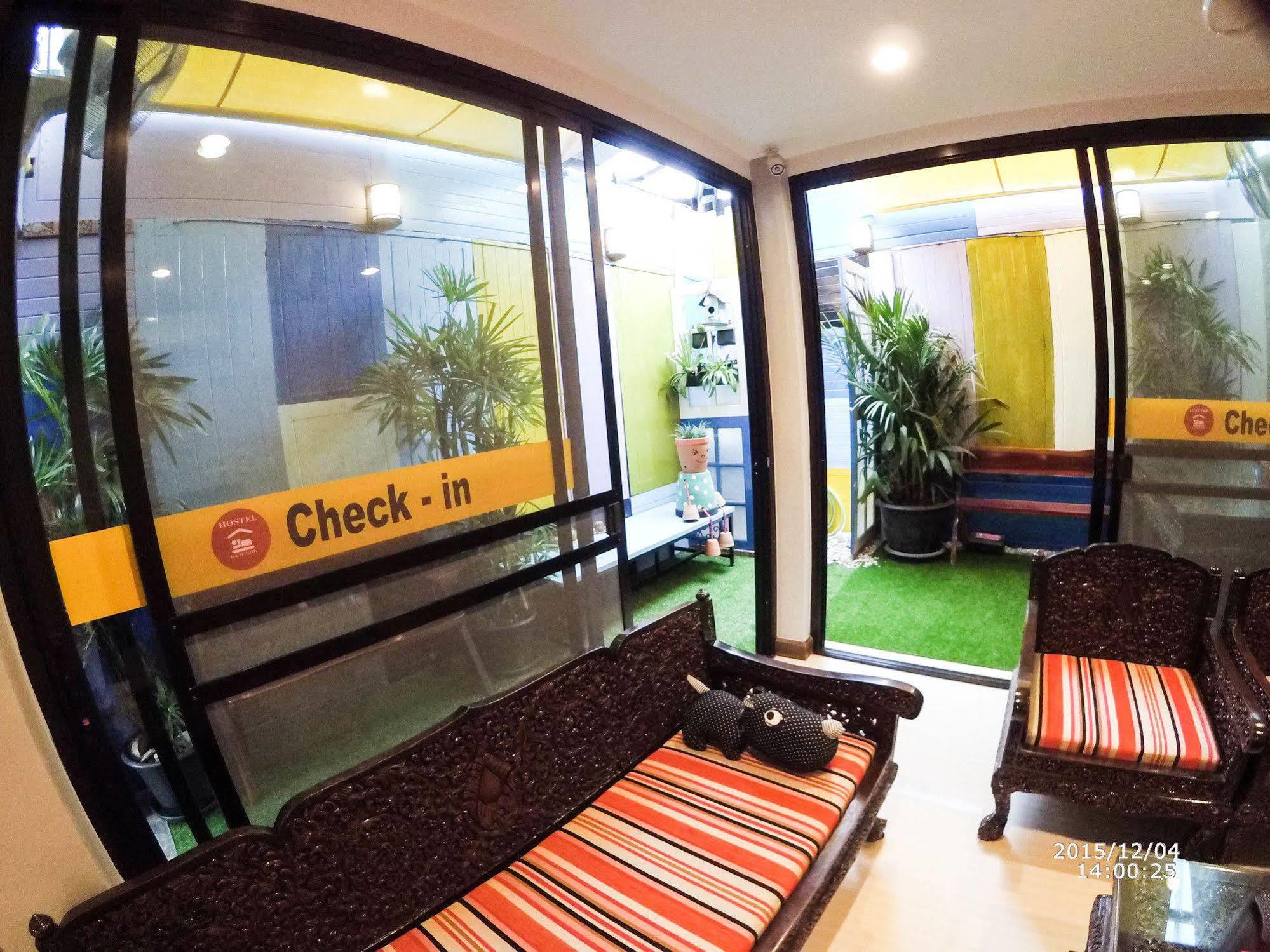 Check-In My Hostel Bangkok Eksteriør billede