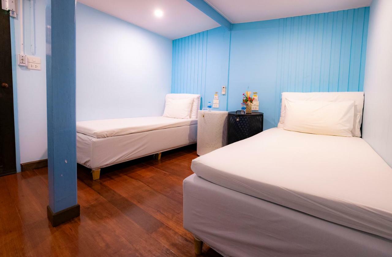 Check-In My Hostel Bangkok Eksteriør billede